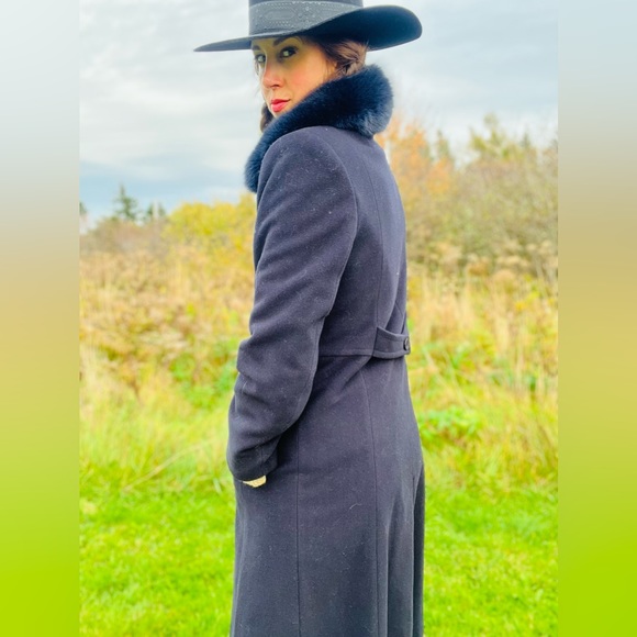 Wool/Cashmere Overcoat - Picture 4 of 5